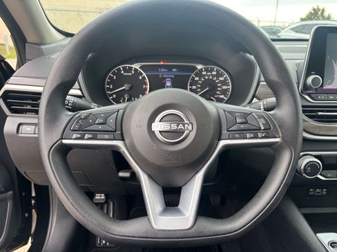 Used 2025 Nissan Altima 2.5 SV image 25