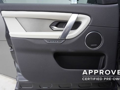 Used 2025 Land Rover Discovery Sport Dynamic SE image 17