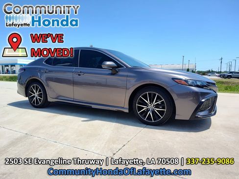 Used 2022 Toyota Camry SE FWD image 13