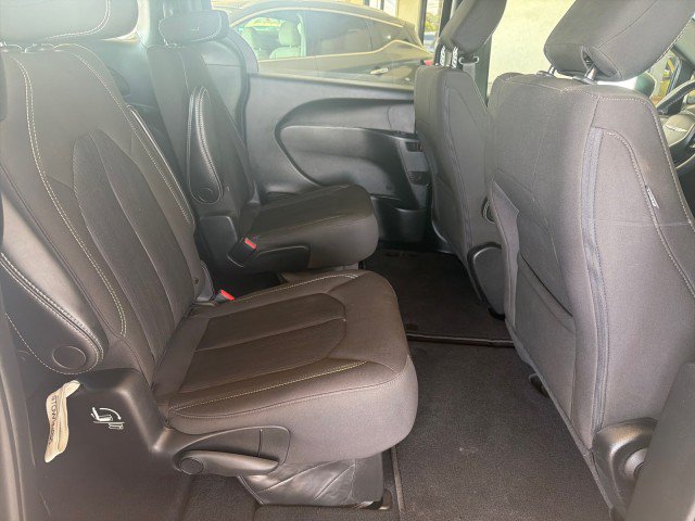 Used 2023 Chrysler Pacifica Touring FWD image 26