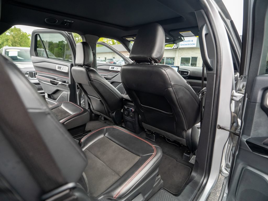 Used 2023 Ford Explorer ST-Line AWD/4WD image 14