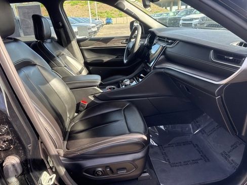 Certified 2024 Jeep Grand Cherokee Limited image 32