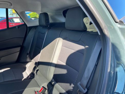 Used 2025 Chevrolet Trax LT image 38