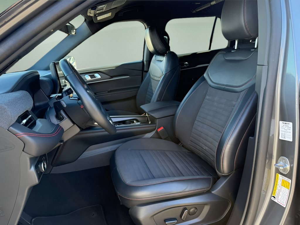 Used 2025 Ford Explorer ST-Line AWD/4WD image 16
