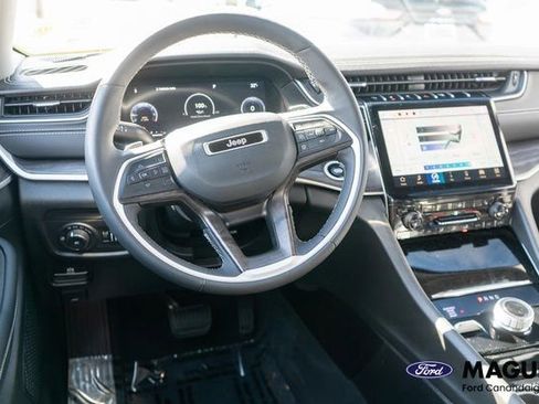 Used 2023 Jeep Grand Cherokee Limited AWD/4WD image 12