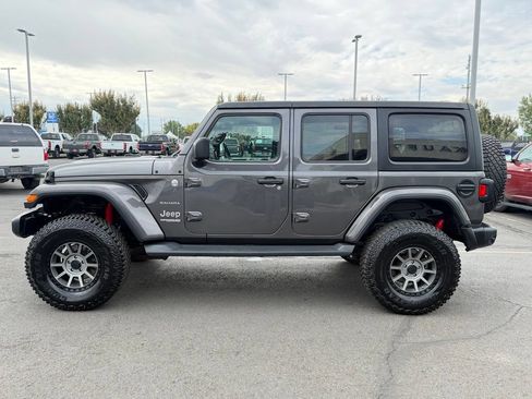 Used 2018 Jeep Wrangler Unlimited Sahara AWD/4WD image 6