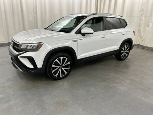 Used 2022 Volkswagen Taos SE w/ Panoramic Sunroof Package AWD/4WD image 1