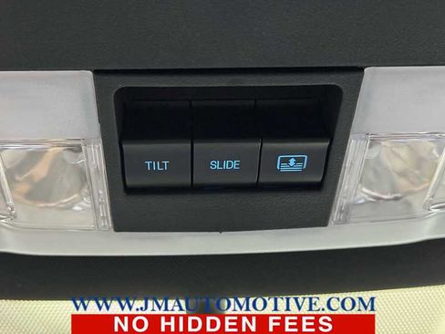 Used 2017 Ford Explorer XLT w/ XLT Technology Feature Bundle image 34