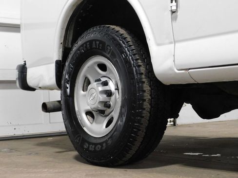 Used 2015 Chevrolet Express 2500 image 9
