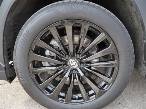 Certified 2025 Toyota Highlander XSE image 16