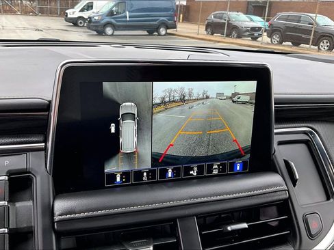 Used 2023 GMC Yukon XL SLT w/ SLT Premium Package image 20