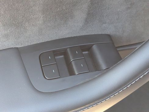 Used 2025 Tesla Model Y Performance image 22