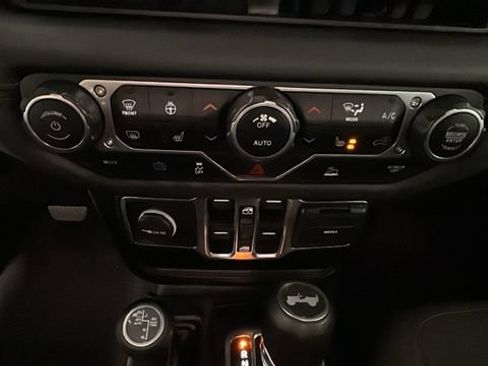 Used 2024 Jeep Wrangler Unlimited Sahara AWD/4WD image 21