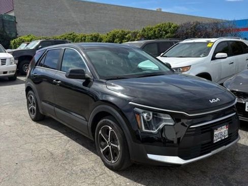 Certified 2023 Kia Niro LX image 2