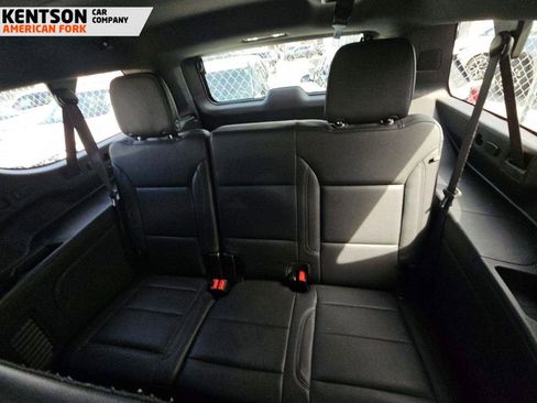 Used 2025 Chevrolet Suburban Z71 image 8