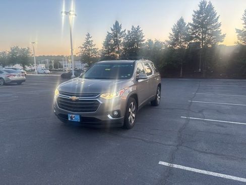Used 2018 Chevrolet Traverse LT AWD/4WD image 3