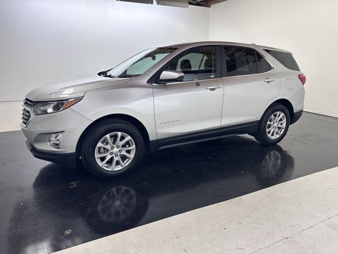 Used 2021 Chevrolet Equinox LT w/ Driver Convenience Package image 10