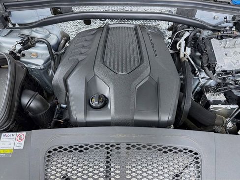 Certified 2023 Porsche Macan Turbo image 33