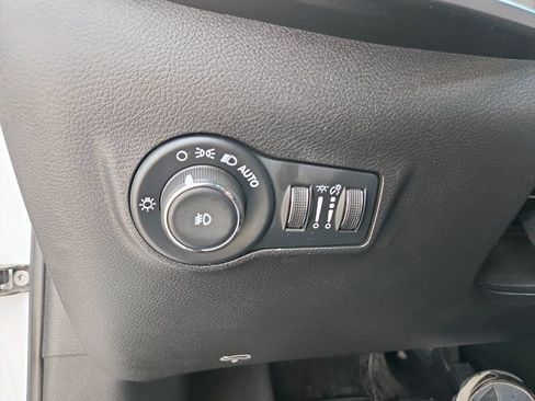 Used 2025 Jeep Compass Limited AWD/4WD image 20