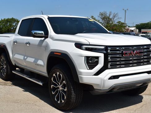 Used 2024 GMC Canyon Denali AWD/4WD image 3