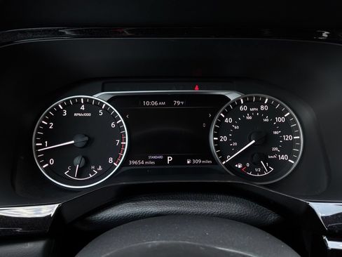 Used 2025 Nissan Pathfinder SV FWD image 39