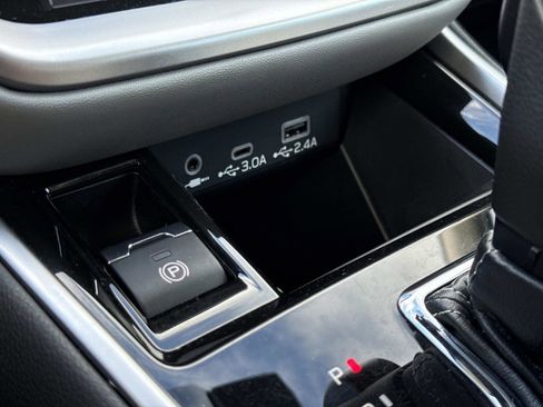 Used 2023 Subaru Legacy Premium image 5