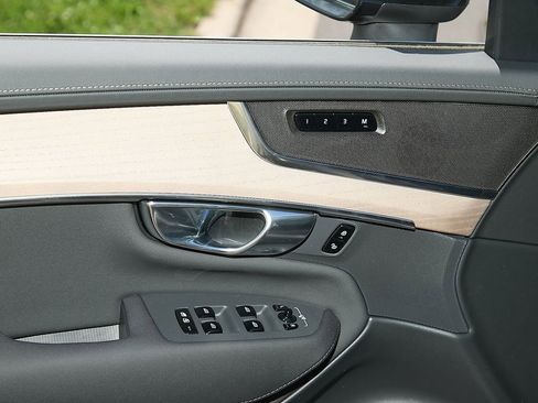 New 2025 Volvo XC90 B6 Plus w/ Protection Package image 11