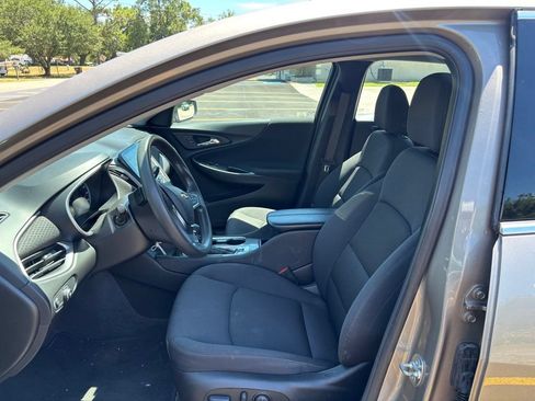 Used 2025 Chevrolet Malibu LT FWD image 12