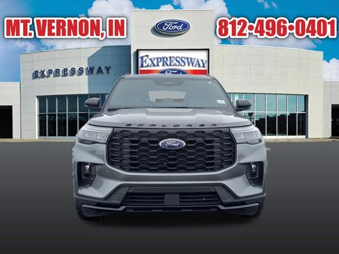 Used 2025 Ford Explorer ST-Line w/ ST-Line Street Pack image 3