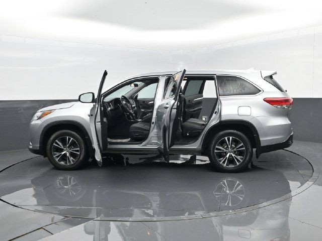 Used 2019 Toyota Highlander Plus AWD/4WD image 28