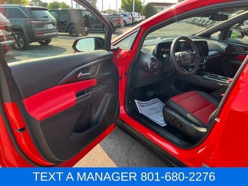 Used 2025 Chevrolet Equinox EV RS AWD/4WD image 18