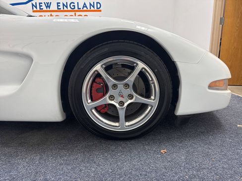 Used 2000 Chevrolet Corvette Coupe w/ Roof Pkg image 22