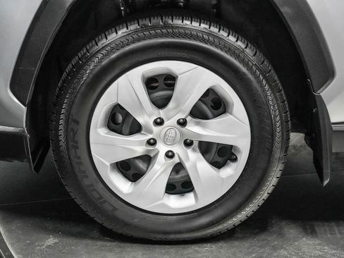 Certified 2021 Toyota RAV4 LE AWD/4WD image 9