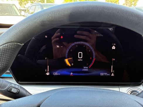 Used 2025 Chevrolet Trax LT image 39