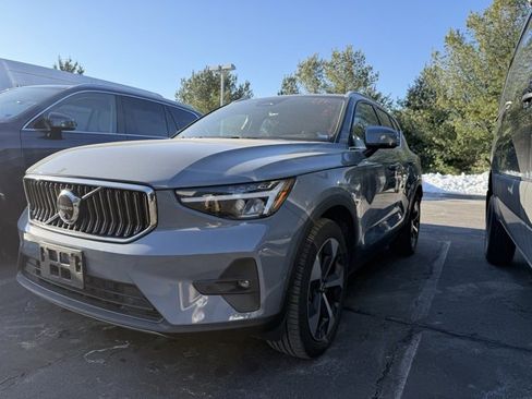 Used 2023 Volvo XC40 B5 Plus w/ Driver Assist Package image 2
