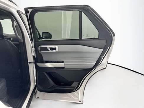 Used 2022 Ford Explorer XLT w/ Equipment Group 202A image 32