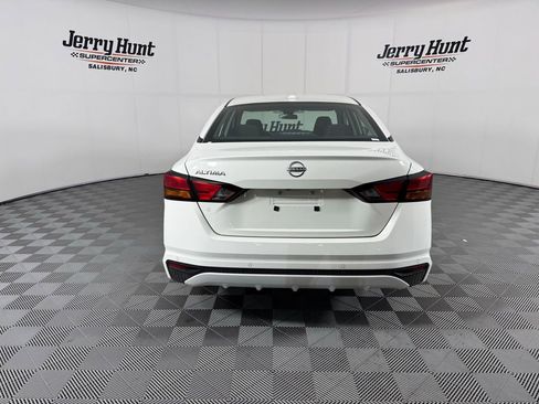 Used 2025 Nissan Altima 2.5 SV image 9