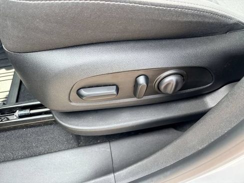 Used 2023 Chevrolet Equinox LT FWD image 12