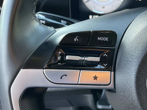 Certified 2025 Hyundai Elantra SEL image 8