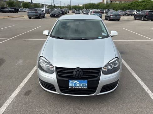 Used 2010 Volkswagen Jetta Limited Edition image 8