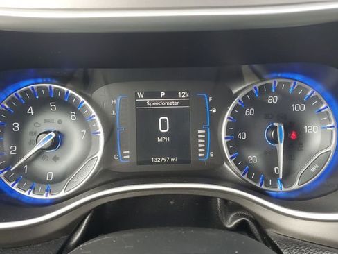 Used 2020 Chrysler Pacifica Touring-L image 10