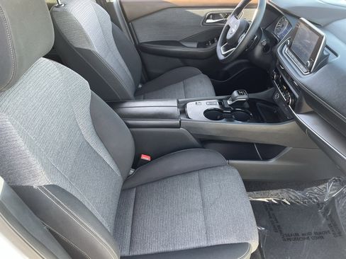 Used 2023 Nissan Rogue SV image 9