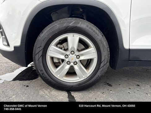 Used 2022 Chevrolet Trax LS w/ Tint and Cruise Package image 28