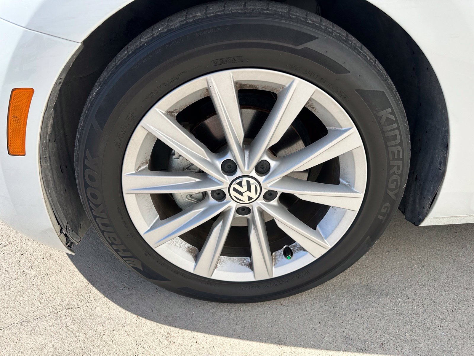 Used 2018 Volkswagen Beetle 2.0T SE FWD image 9