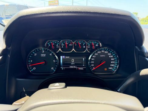 Used 2020 Chevrolet Suburban LT AWD/4WD image 26