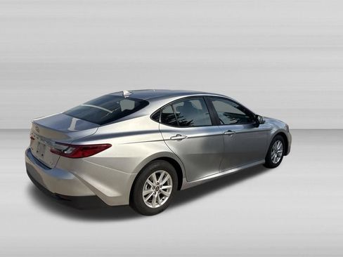 Used 2025 Toyota Camry LE FWD image 5