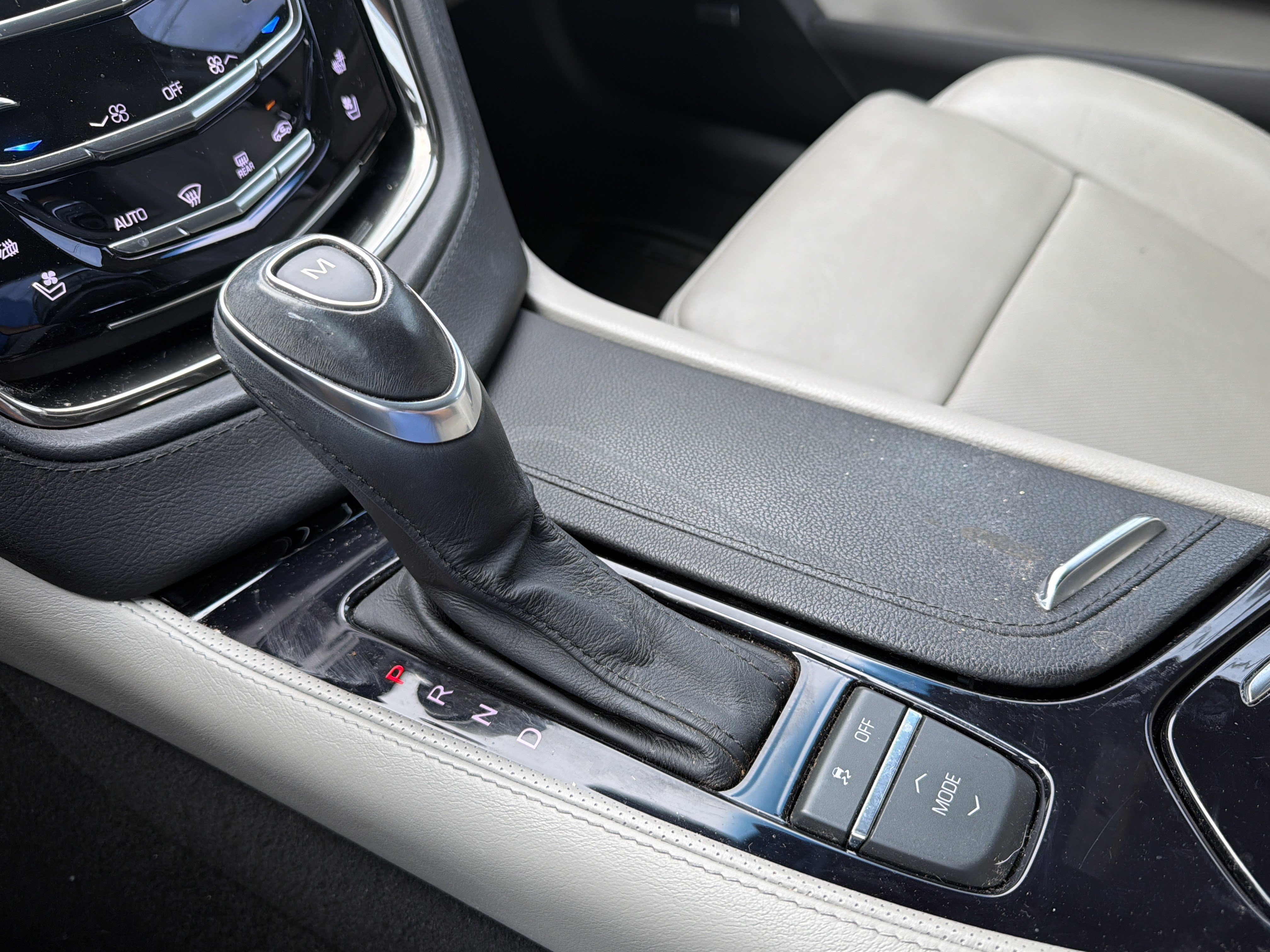 Used 2018 Cadillac CTS Sedan w/ Seating Package RWD image 19