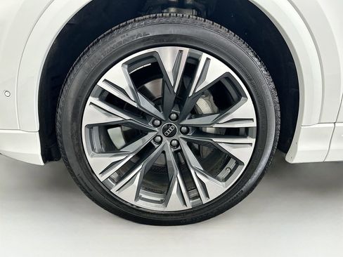 Certified 2025 Audi Q8 Premium Plus w/ Premium Plus Package image 29