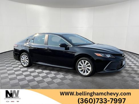 Used 2022 Toyota Camry LE FWD image 1