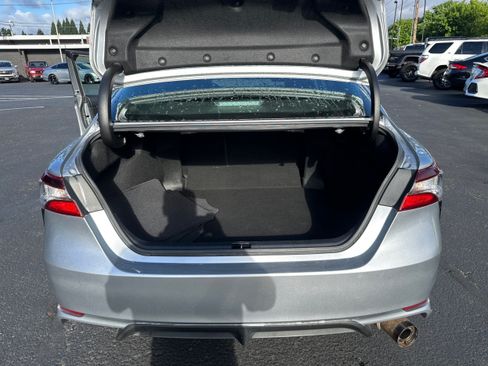 Used 2021 Toyota Camry SE FWD image 11